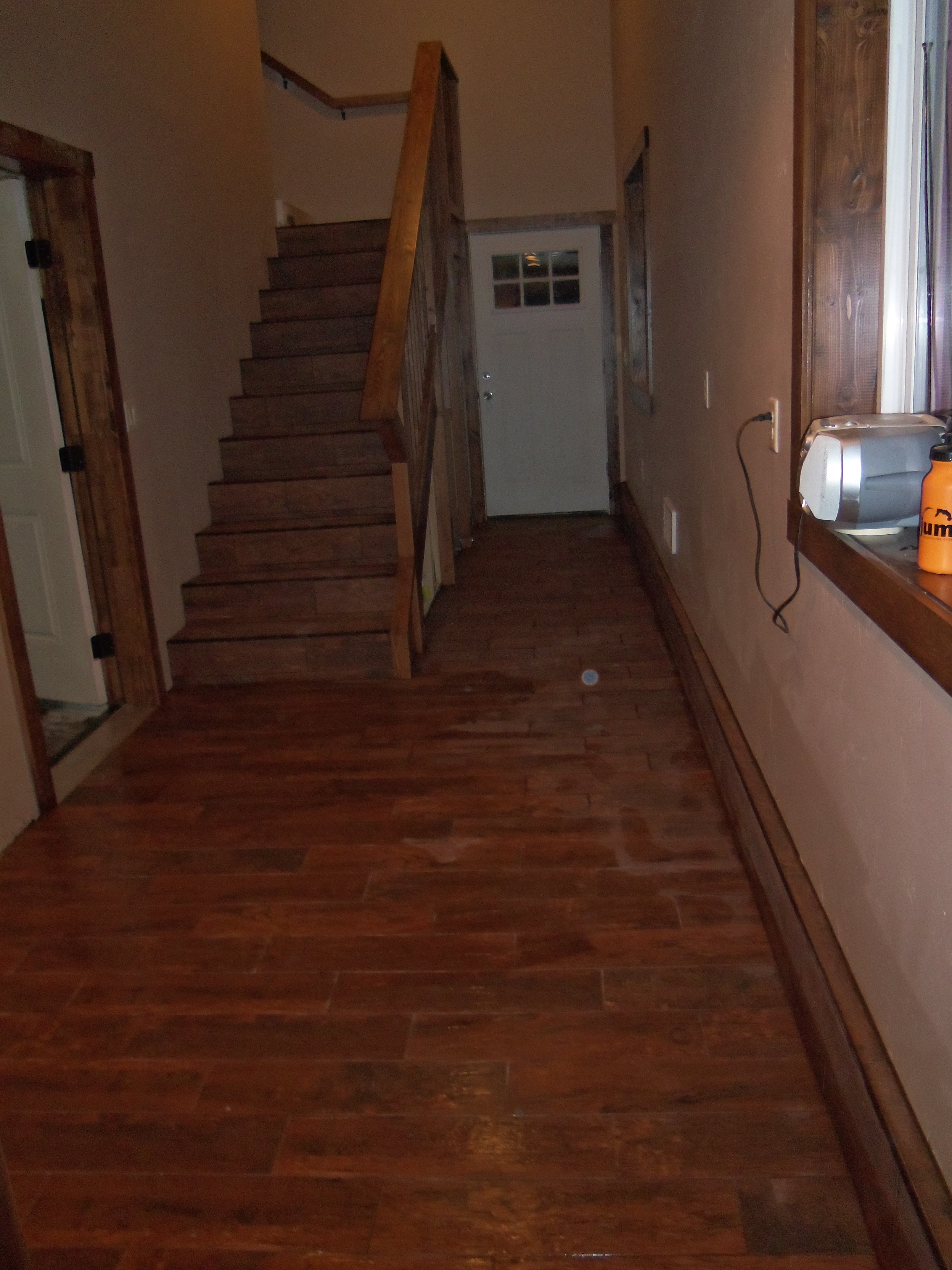 Kitchen floor tiled with wood look planking tiles