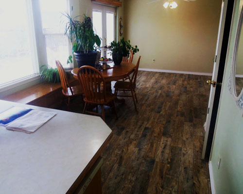 Kitchen floor, tiled with wood look planking tiles